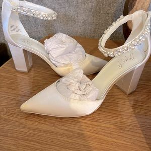 Badgley Mishka heels size 7.5 - color ivory